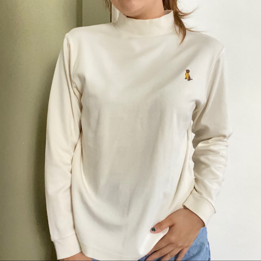 Cute turtle neck, perfect for the winter time.